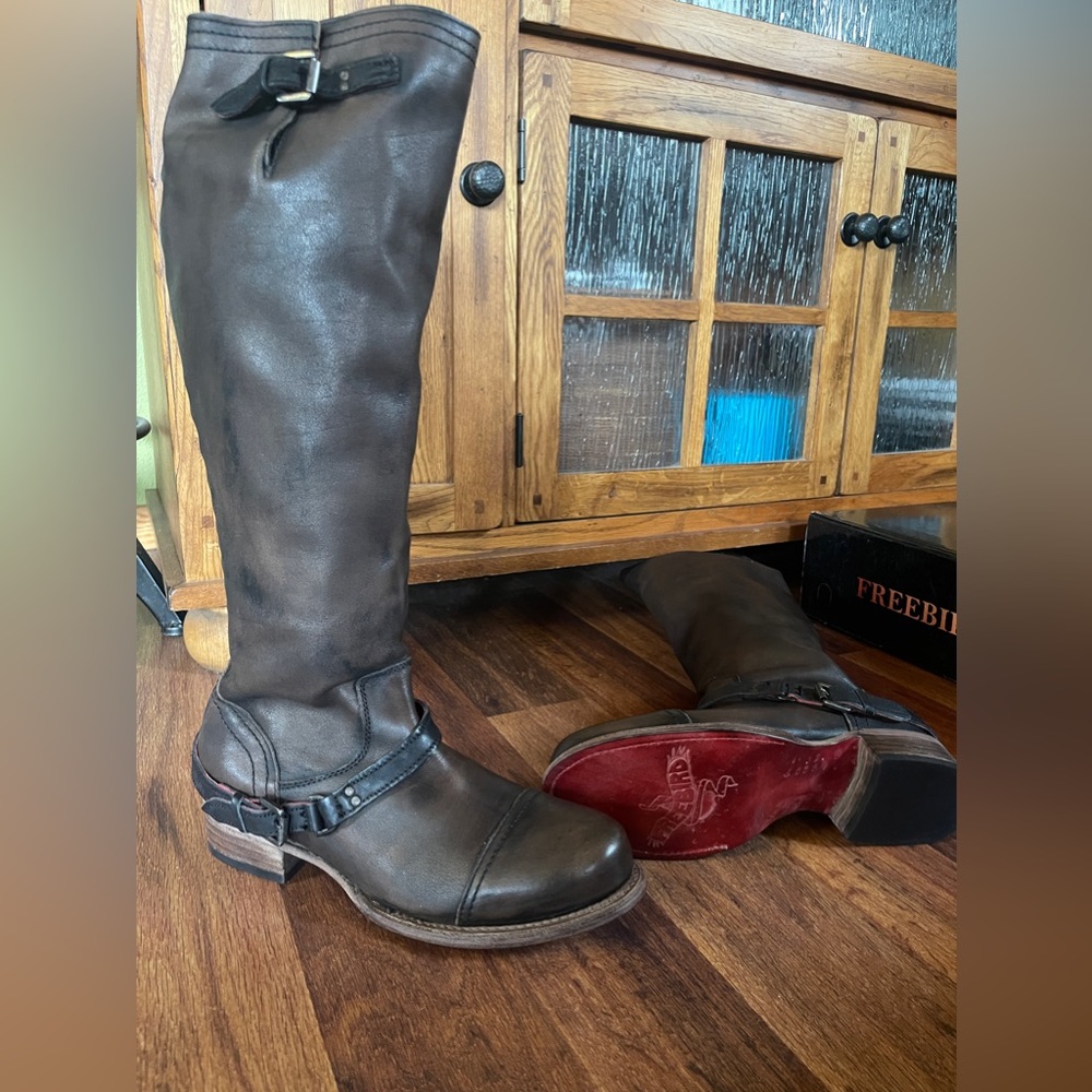 Freebird Roadie Distressed Black, Size 10